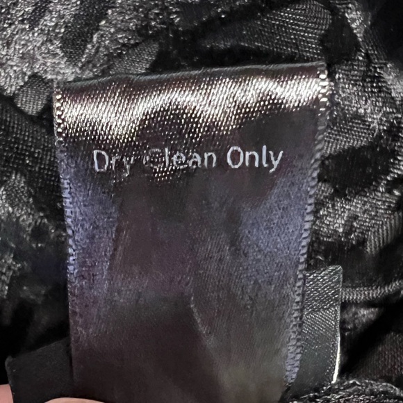 Torrid Women’s Black Velvet Burnout Floral Fringe Open Front Semi-Sheer Kimono - Picture 8 of 8